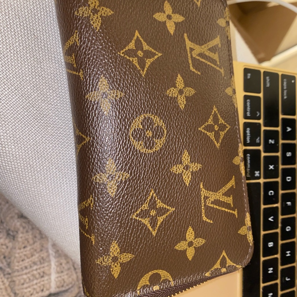 Louis Vuitton zippy monogram print wallet